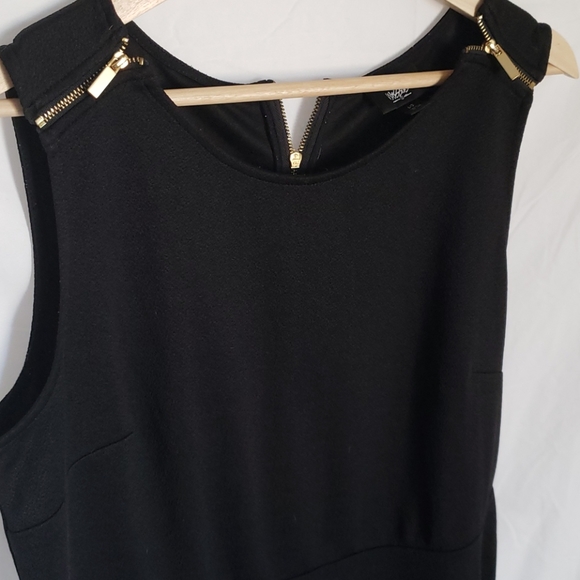 Classic lbd with gold shoulder zipper detail - Picture 3 of 3
